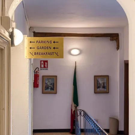 Palazzo Rivola בית הארחה