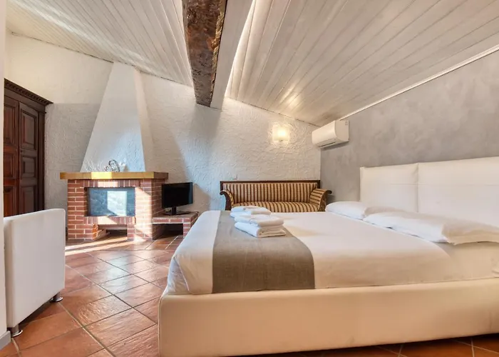 Palazzo Rivola בית הארחה